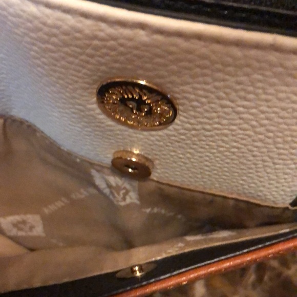 NWT ANNE KLEIN "GABBY BUCKET" BROWN LEATHER TOTE - Picture 4 of 8